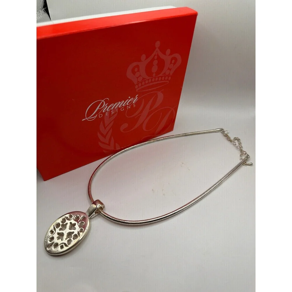 NIB Premier Designs Necklace‎ Silver First Choice Filigree Oval Pendant 20430